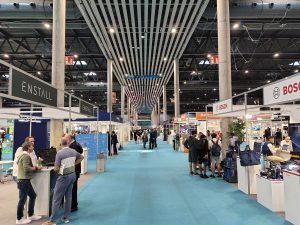 Eurosum en EFINTEC 2025 — vista del pabellón con stands de fabricantes y distribuidores